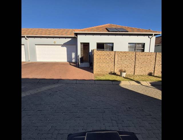 3 BEDROOM SIMPLEX FOR SALE IN PARKRAND